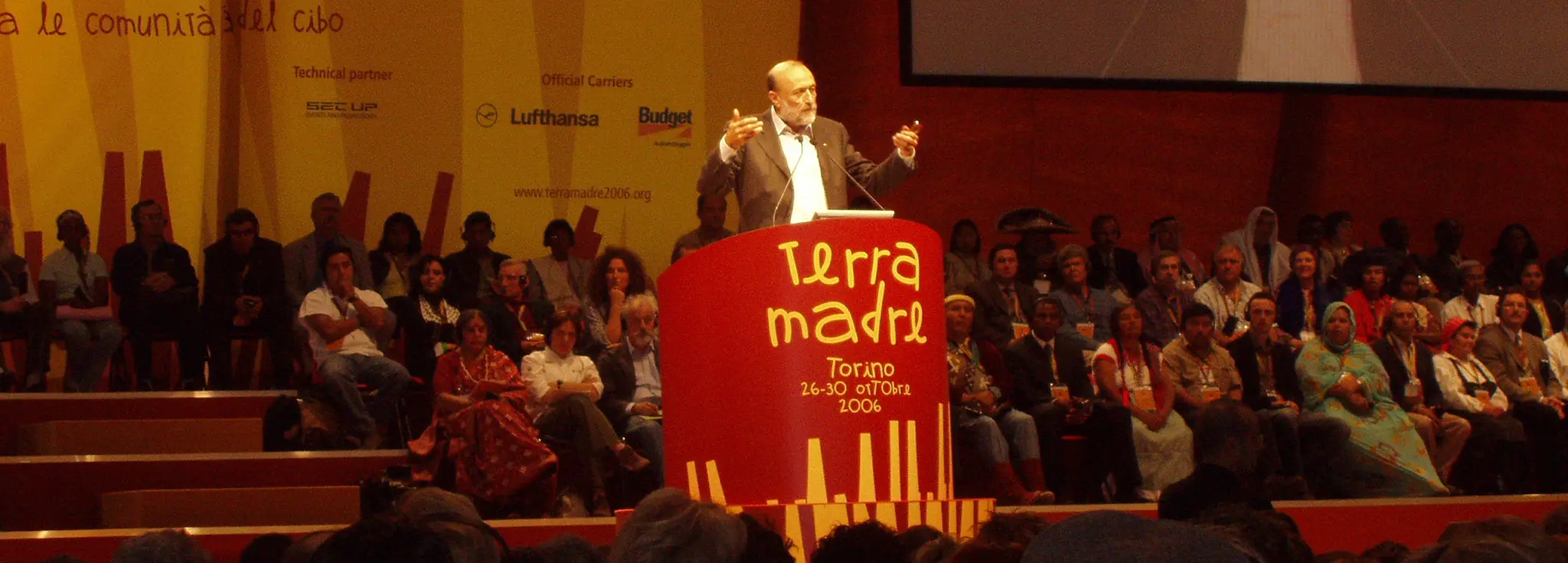 Carlo Petrini, fundador de Slow Food, durant una intervenció pública